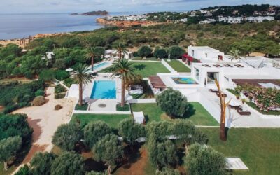 Guy Departs Can Soleil Ibiza in Uber Ride